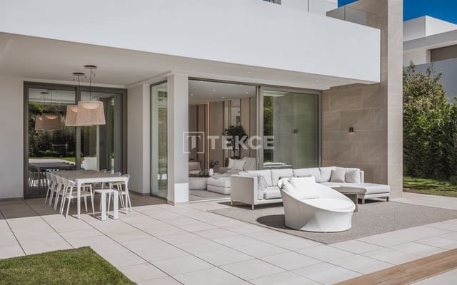 Chalet de 5 habitaciones en El Paraiso, Estepona en venta con piscina - 2.485.000 € (Ref: 8965487)