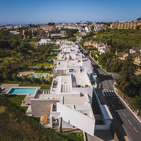 Chalet de 5 habitaciones en El Paraiso, Estepona en venta con piscina - 2.485.000 € (Ref: 8965487)