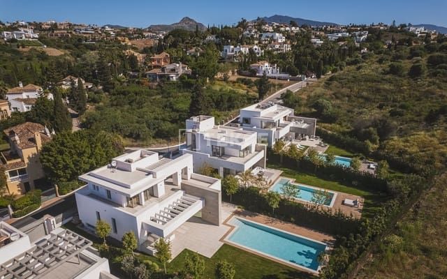 Chalet de 5 habitaciones en El Paraiso, Estepona en venta con piscina - 2.485.000 € (Ref: 8965487)