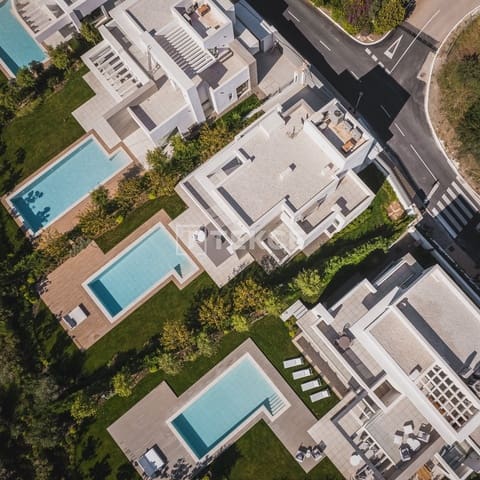 Chalet de 5 habitaciones en El Paraiso, Estepona en venta con piscina - 2.485.000 € (Ref: 8965487)