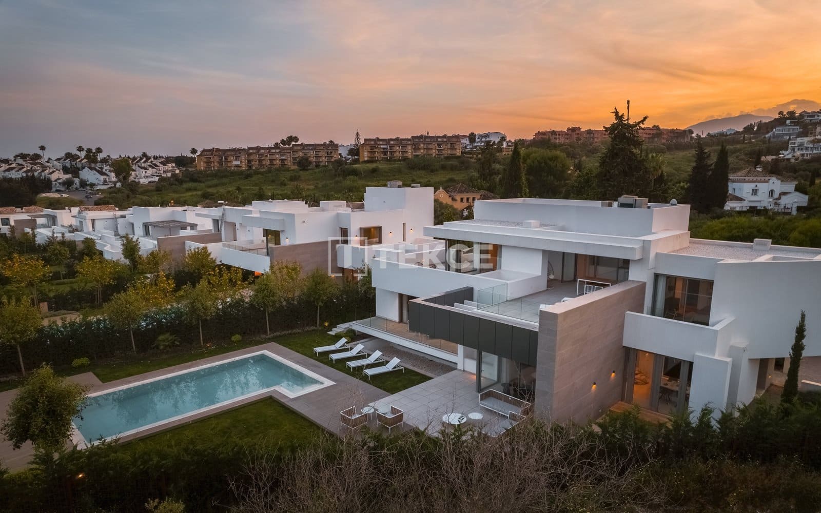 Chalet de 5 habitaciones en El Paraiso en venta con piscina - 2.485.000 € (Ref: 8965487)
