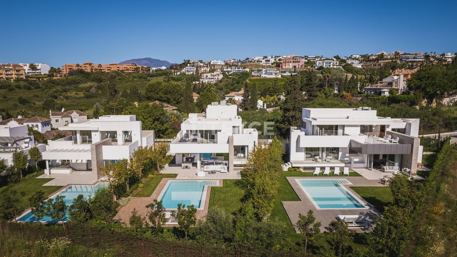 Chalet de 5 habitaciones en El Paraiso en venta con piscina - 2.485.000 € (Ref: 8965487)