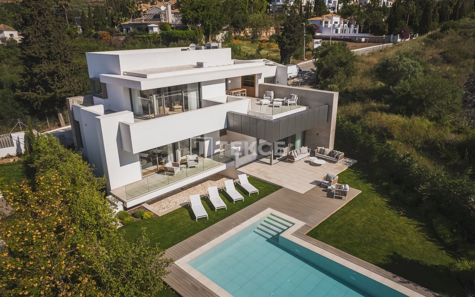 Chalet de 5 habitaciones en El Paraiso en venta con piscina - 2.485.000 € (Ref: 8965487)