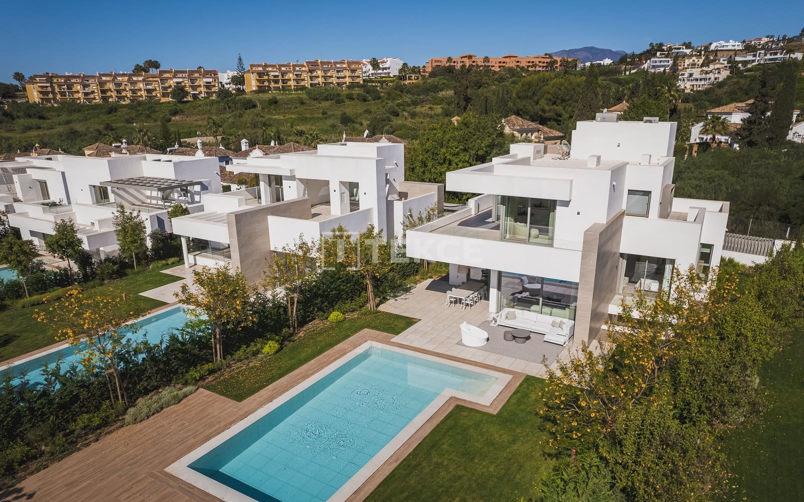 Chalet de 5 habitaciones en El Paraiso en venta con piscina - 2.485.000 € (Ref: 8965487)