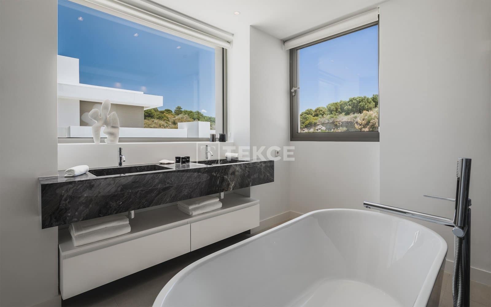 Chalet de 5 habitaciones en El Paraiso en venta con piscina - 2.485.000 € (Ref: 8965487)
