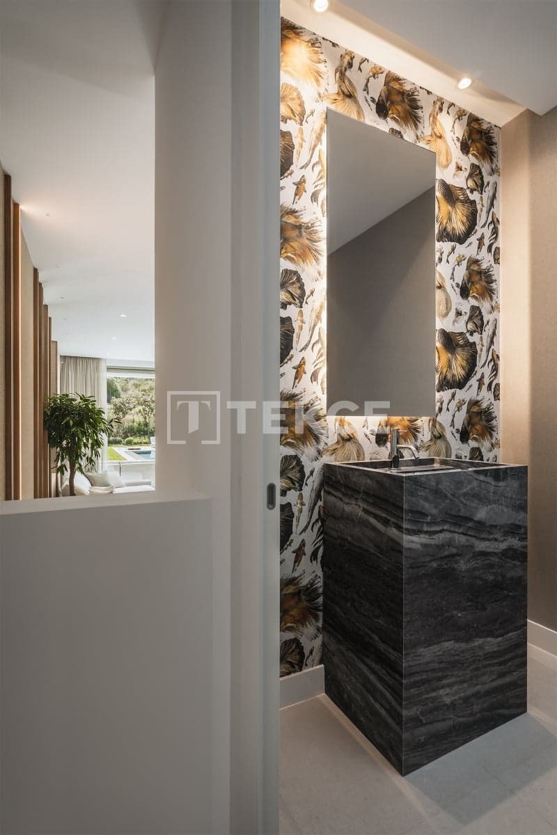 4 soverom Villa til salgs i El Paraiso med svømmebasseng - € 2 395 000 (Ref: 8965488)