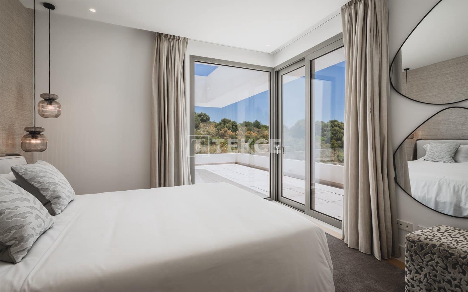 4 soverom Villa til salgs i El Paraiso med svømmebasseng - € 2 395 000 (Ref: 8965488)