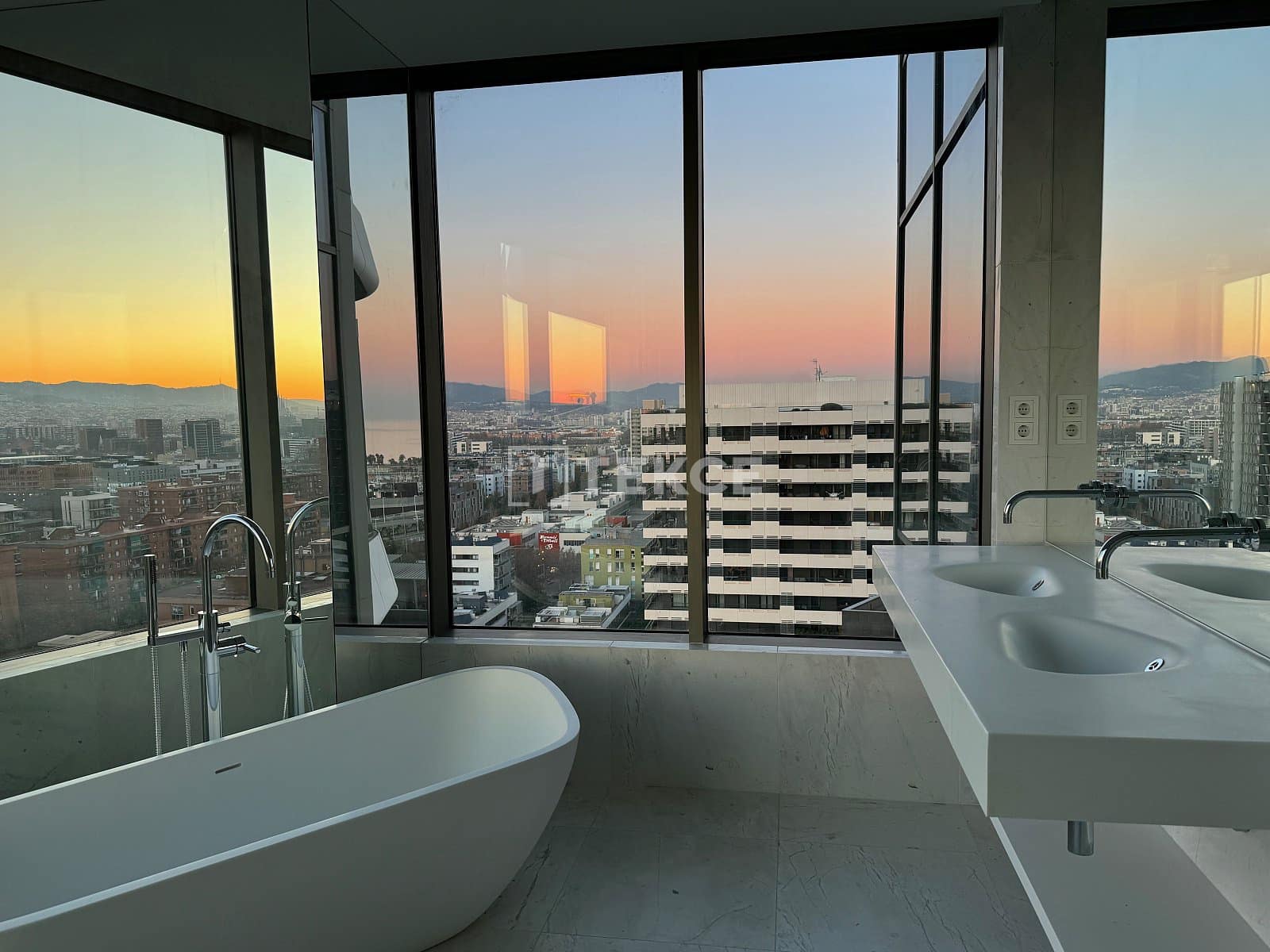 3 soveværelse Lejlighed til salg i Barcelona by med swimmingpool - € 2.250.000 (Ref: 8965502)