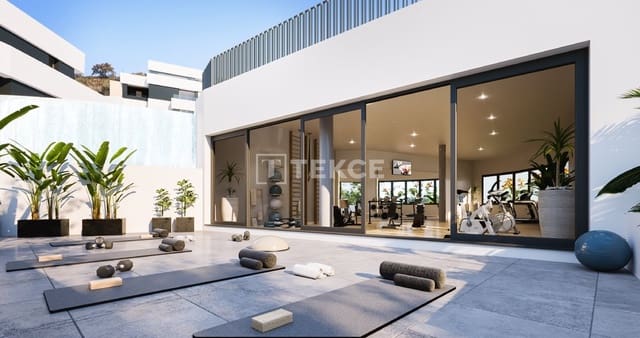 Piso de 2 habitaciones en Los Monteros, Marbella en venta con piscina - 562.000 € (Ref: 8965511)