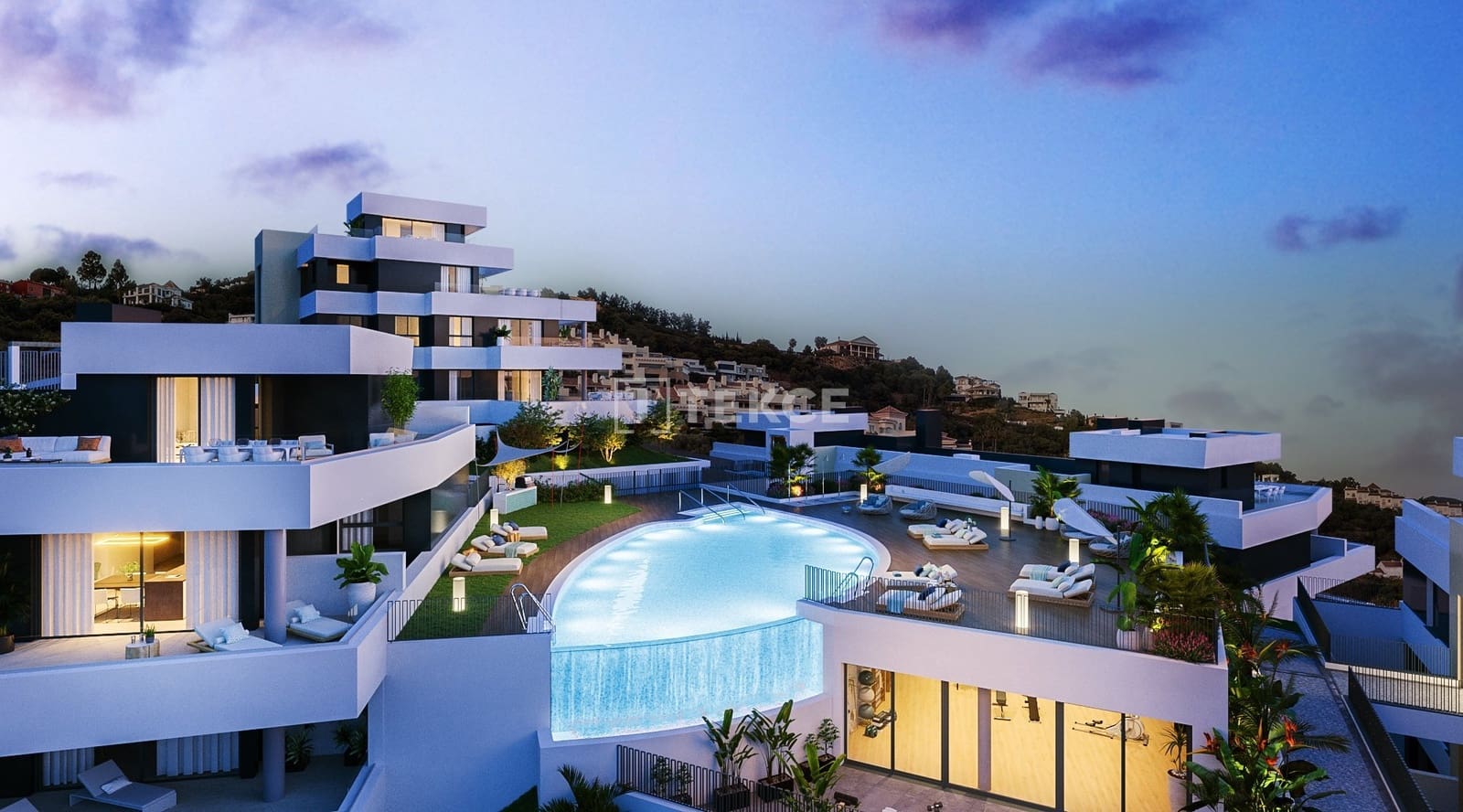 Piso de 2 habitaciones en Los Monteros en venta con piscina - 562.000 € (Ref: 8965511)