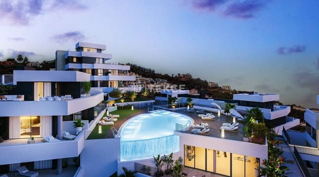 Piso de 2 habitaciones en Los Monteros, Marbella en venta con piscina - 562.000 € (Ref: 8965511)