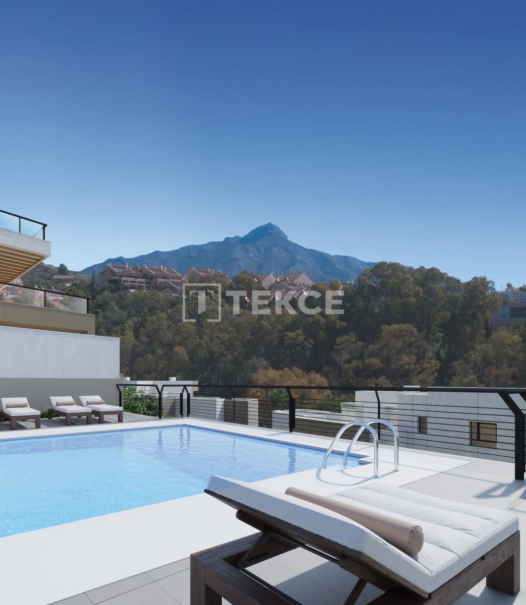 3 bedroom Flat for sale in Nueva Andalucia with pool - € 950,000 (Ref: 8965516)