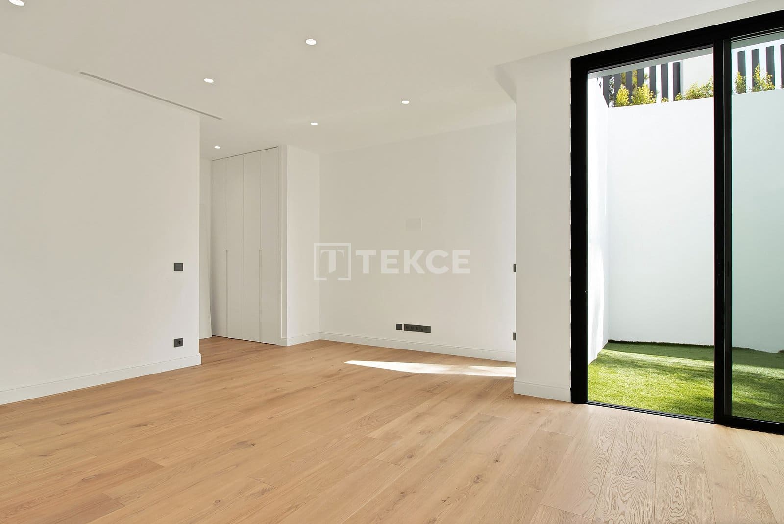 5 bedroom Villa for sale in Golden Mile with pool - € 6,400,000 (Ref: 8965517)