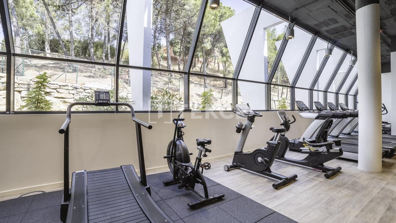 2 slaapkamer Flat te koop in Estepona met zwembad - € 872.000 (Ref: 8965519)