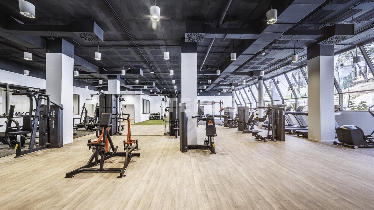 3 bedroom Flat for sale in Estepona with pool - € 861,000 (Ref: 8965520)