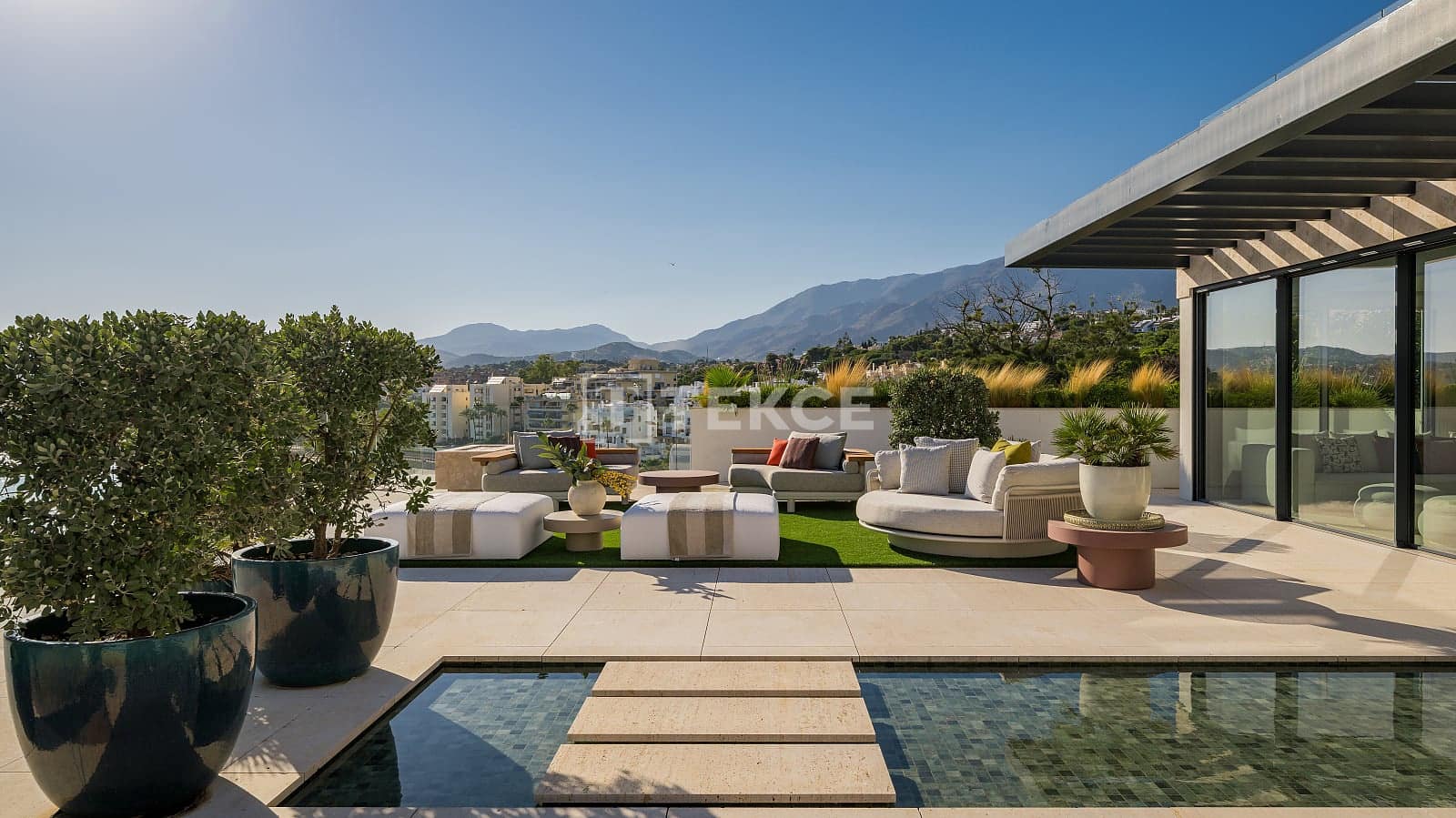 3 soveværelse Lejlighed til salg i Estepona med swimmingpool garage - € 3.240.000 (Ref: 8965539)