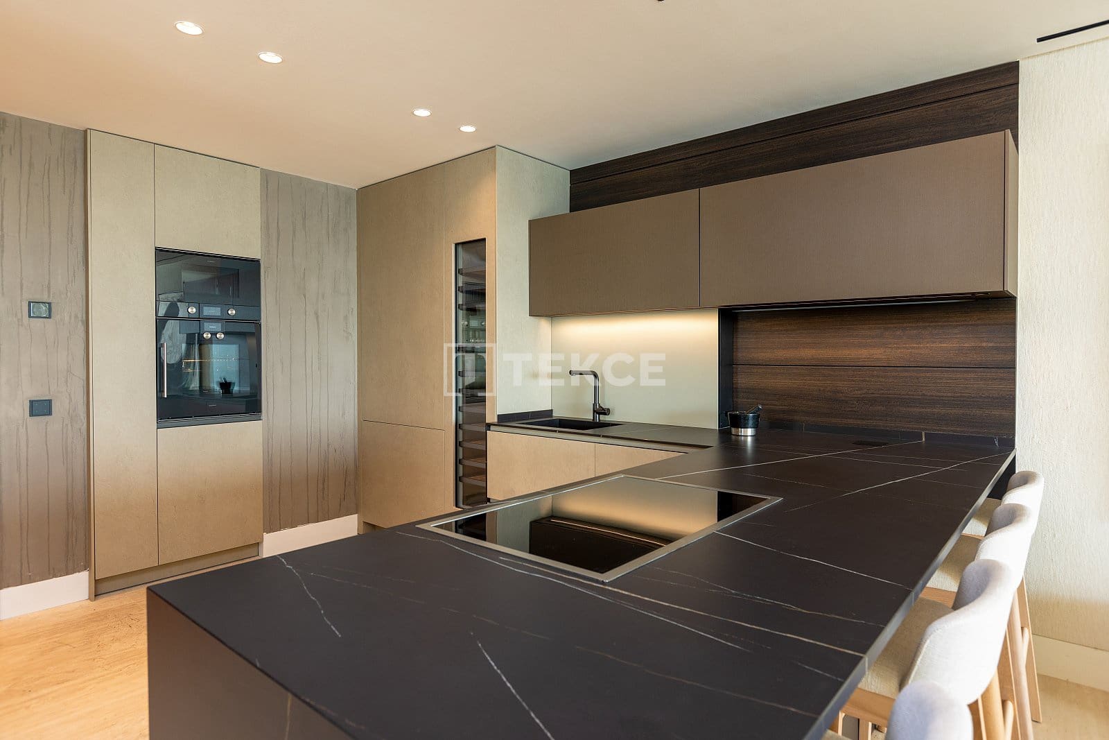 4 slaapkamer Flat te koop in Estepona met zwembad - € 4.385.000 (Ref: 8965540)