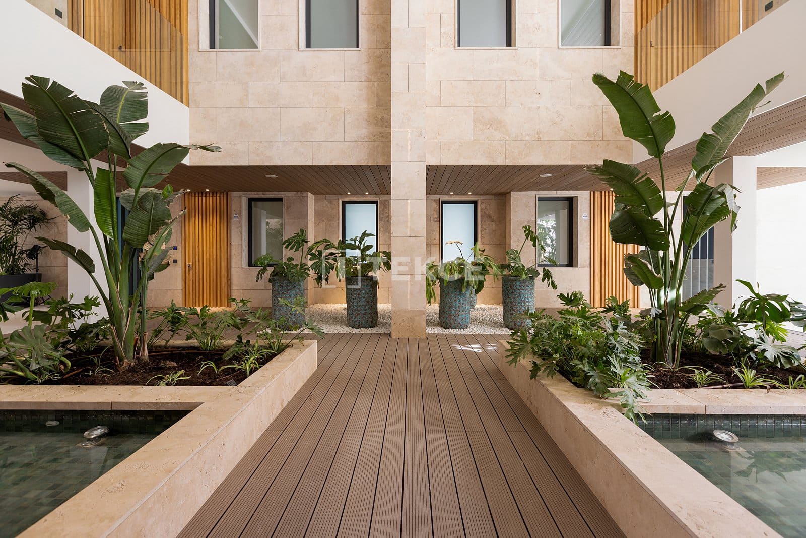 3 sypialnia Mieszkanie na sprzedaż w Estepona z basenem - 5 000 000 € (Ref: 8965541)