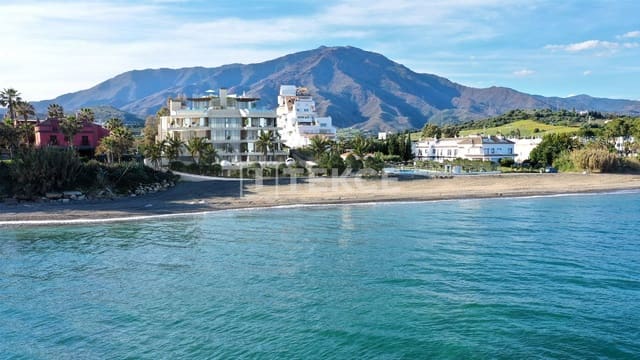 Piso de 3 habitaciones en Estepona en venta con piscina - 2.950.000 € (Ref: 8965558)