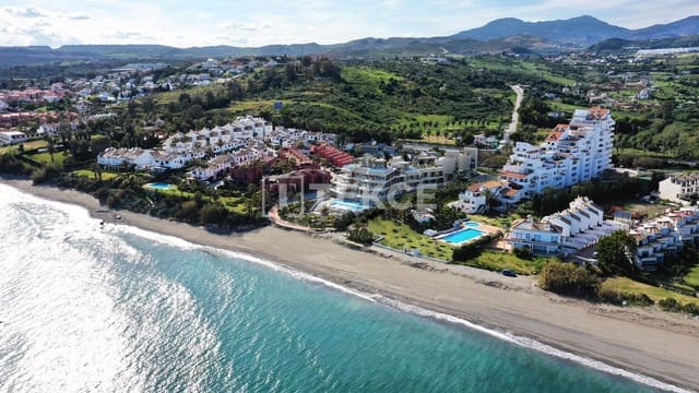 Piso de 3 habitaciones en Estepona en venta con piscina - 2.950.000 € (Ref: 8965558)