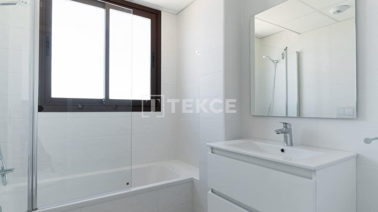 2 soveværelse Lejlighed til salg i Denia med swimmingpool - € 345.000 (Ref: 8965570)