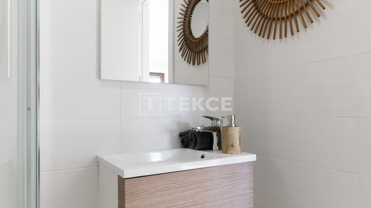 2 soveværelse Lejlighed til salg i Denia med swimmingpool - € 345.000 (Ref: 8965570)