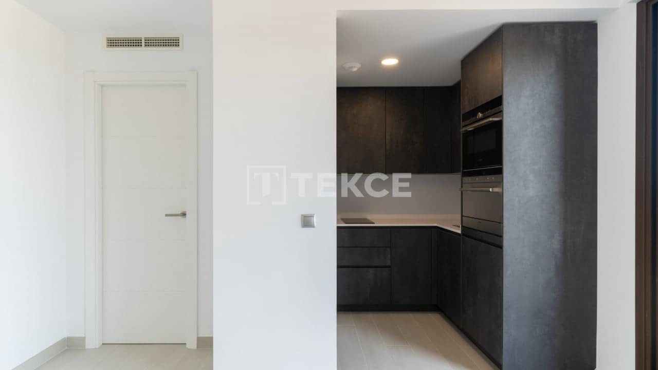 2 soveværelse Lejlighed til salg i Denia med swimmingpool - € 345.000 (Ref: 8965570)