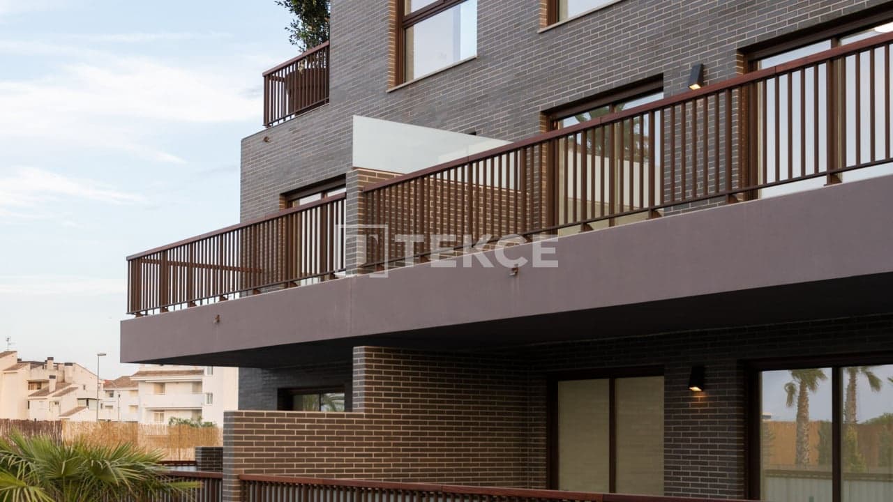 2 soveværelse Lejlighed til salg i Denia med swimmingpool - € 345.000 (Ref: 8965570)