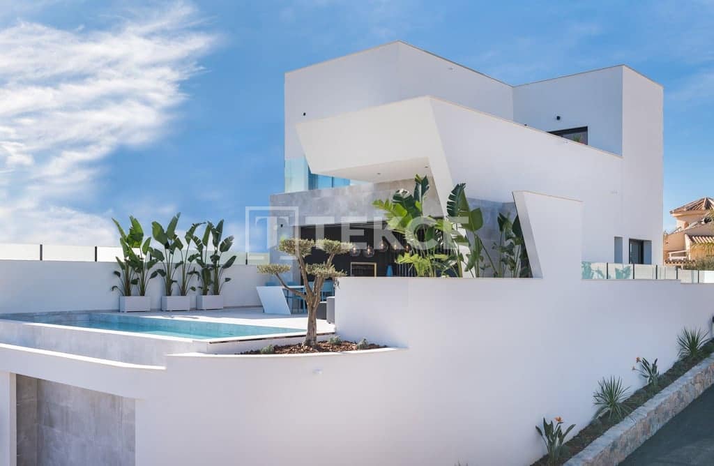 4 bedroom Villa for sale in Ciudad Quesada with pool - € 1,450,000 (Ref: 8965582)