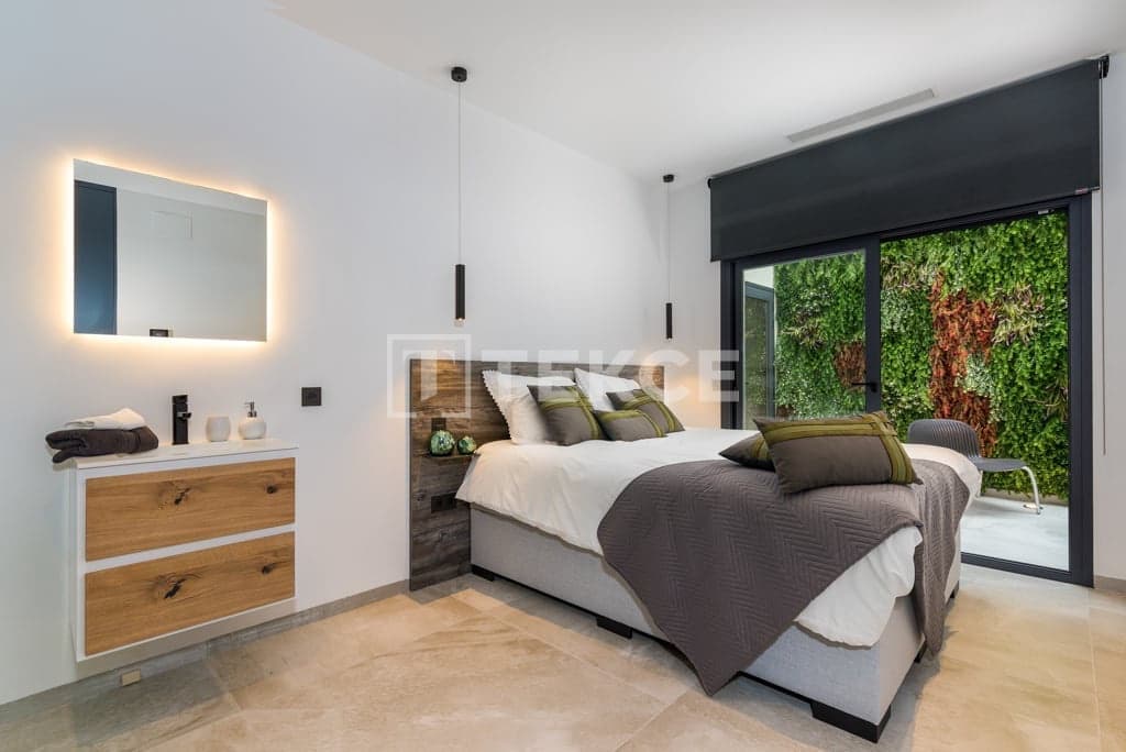 4 bedroom Villa for sale in Ciudad Quesada with pool - € 1,450,000 (Ref: 8965582)