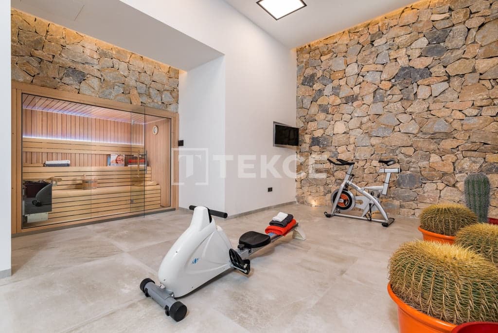 4 bedroom Villa for sale in Ciudad Quesada with pool - € 1,450,000 (Ref: 8965582)