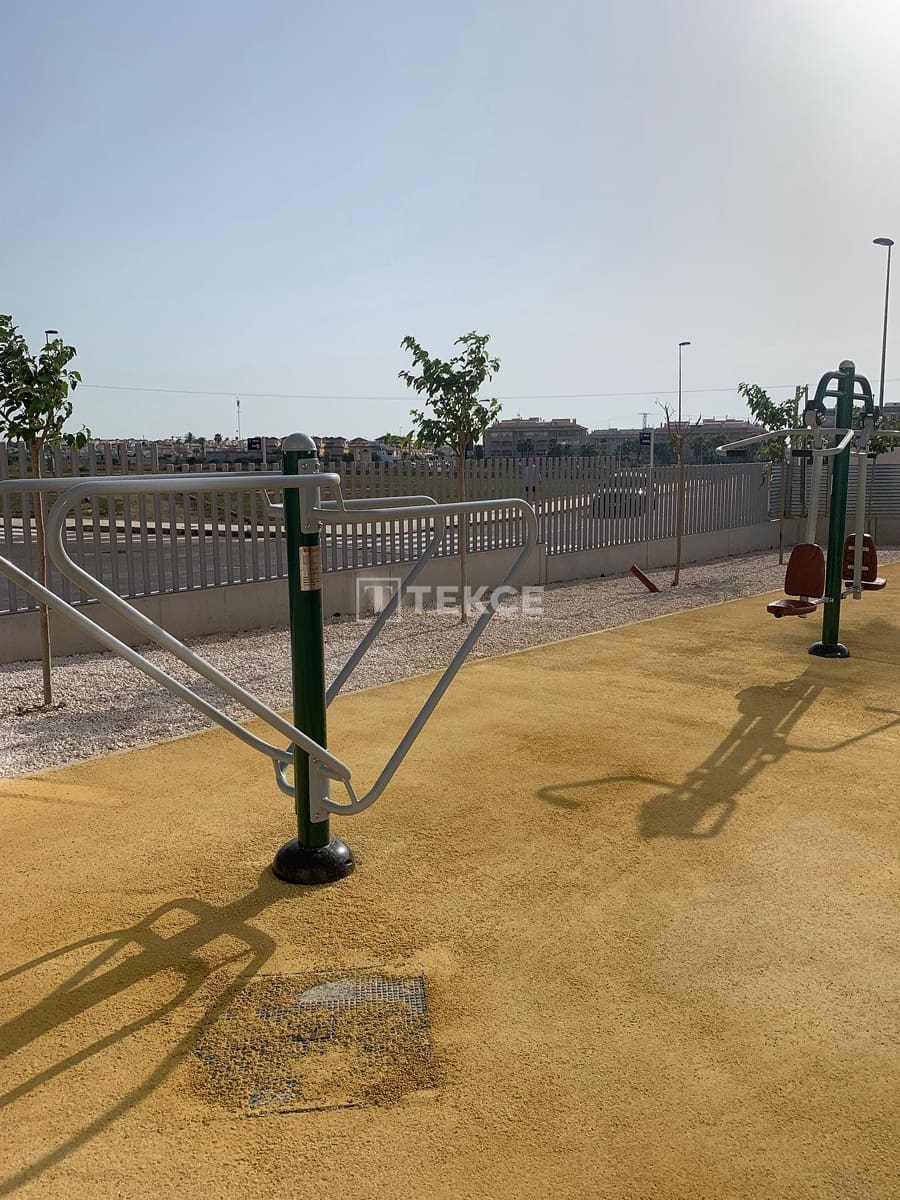 2 slaapkamer Flat te koop in Playa Flamenca met zwembad - € 425.000 (Ref: 8965634)