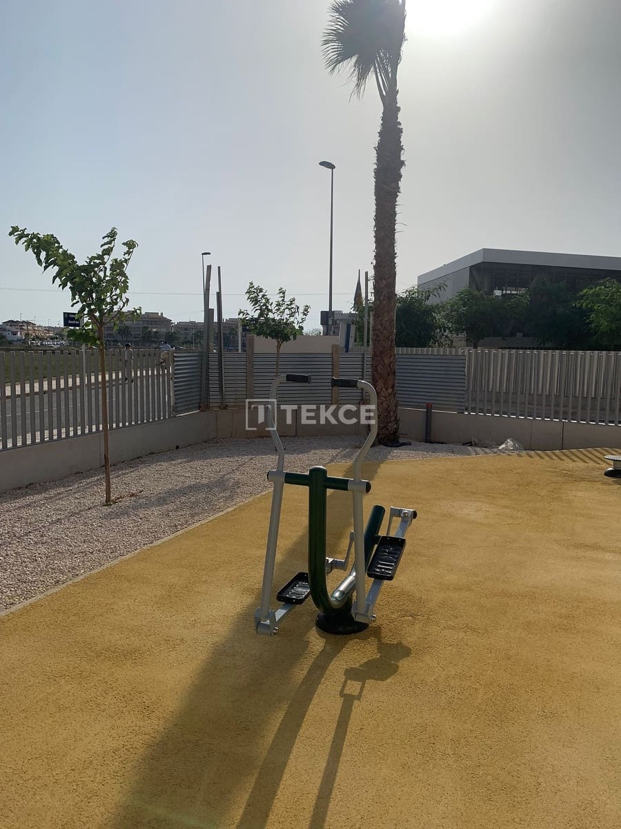 2 slaapkamer Flat te koop in Playa Flamenca met zwembad - € 425.000 (Ref: 8965634)