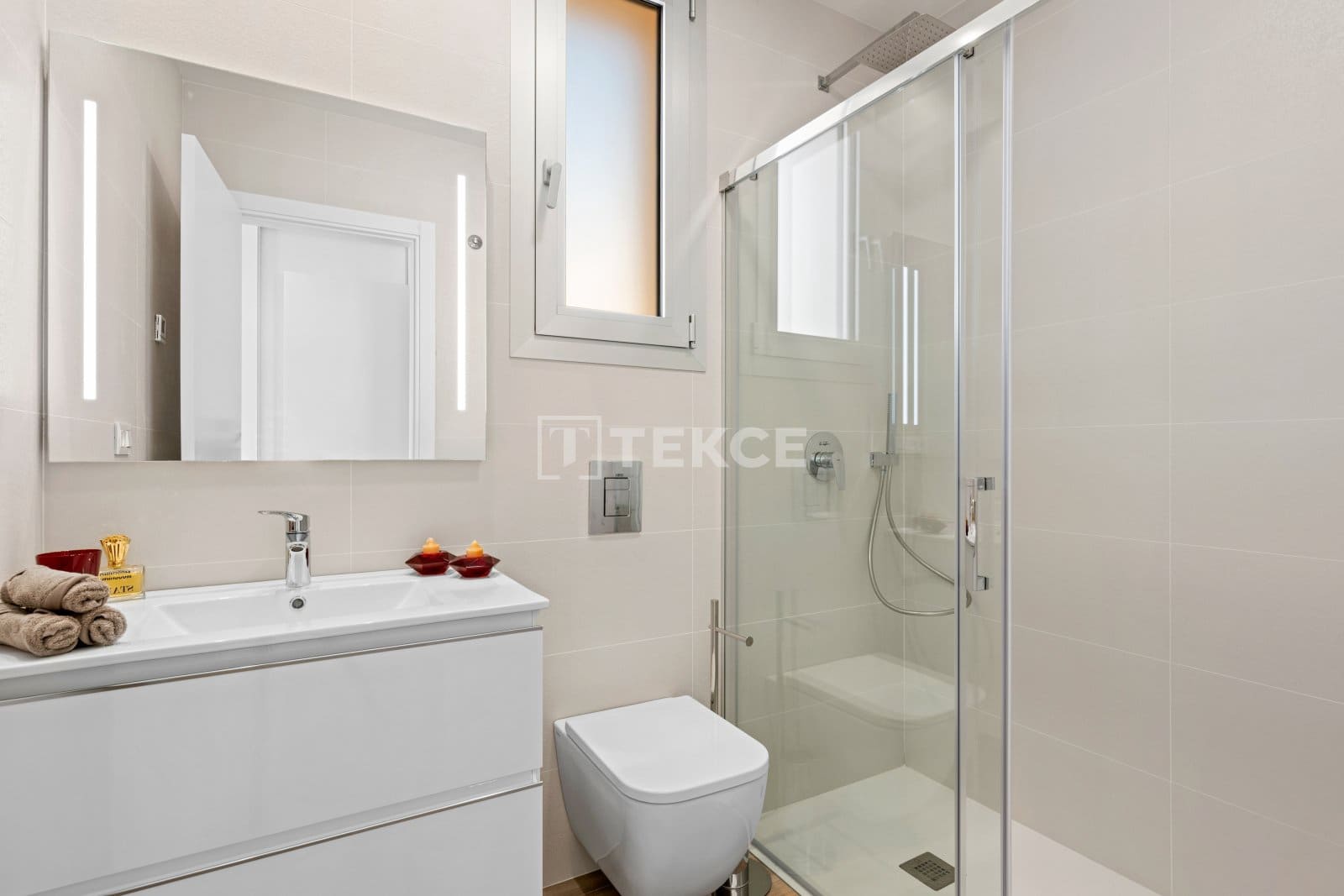 2 slaapkamer Flat te koop in Playa Flamenca met zwembad - € 425.000 (Ref: 8965634)