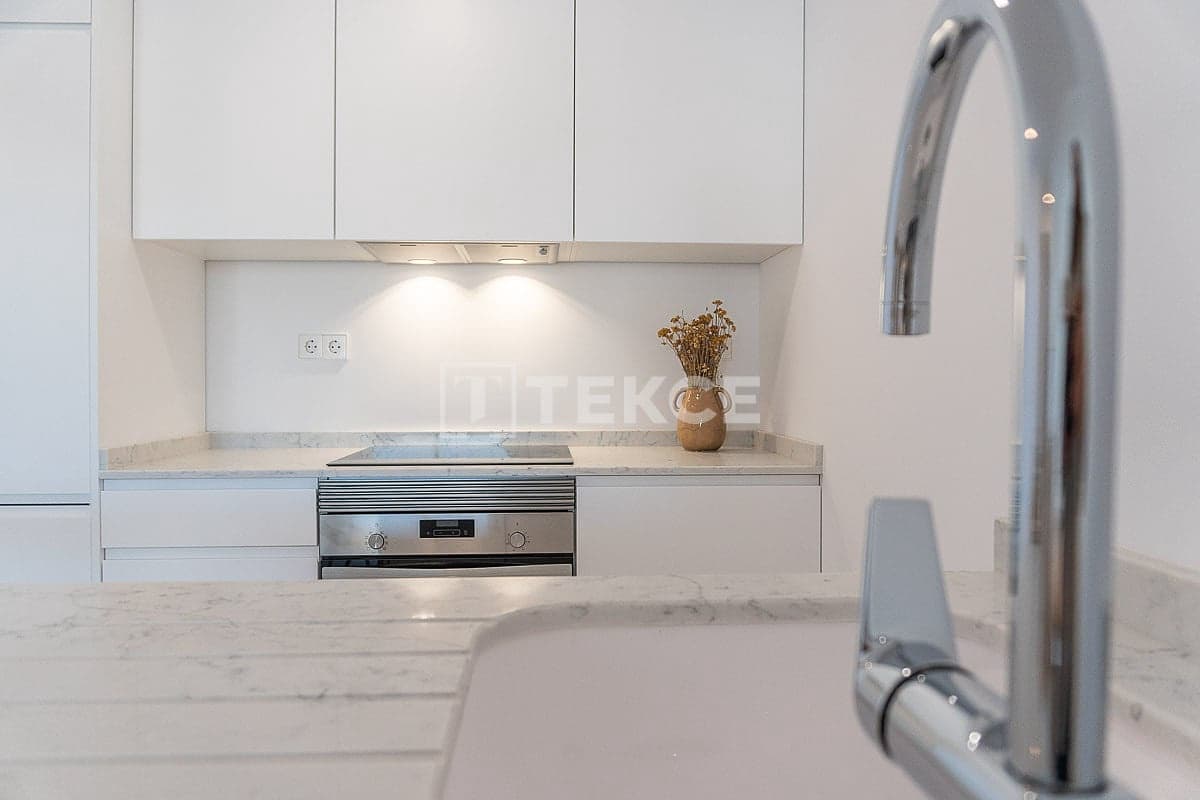 2 slaapkamer Flat te koop in Playa Flamenca met zwembad - € 335.000 (Ref: 8965652)