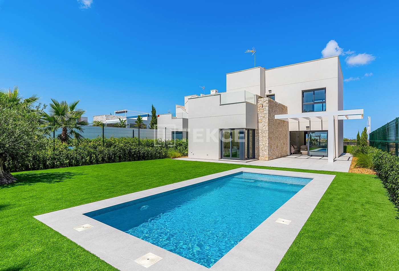 3 slaapkamer Villa te koop in Pinar de Campoverde met zwembad - € 698.000 (Ref: 8965715)