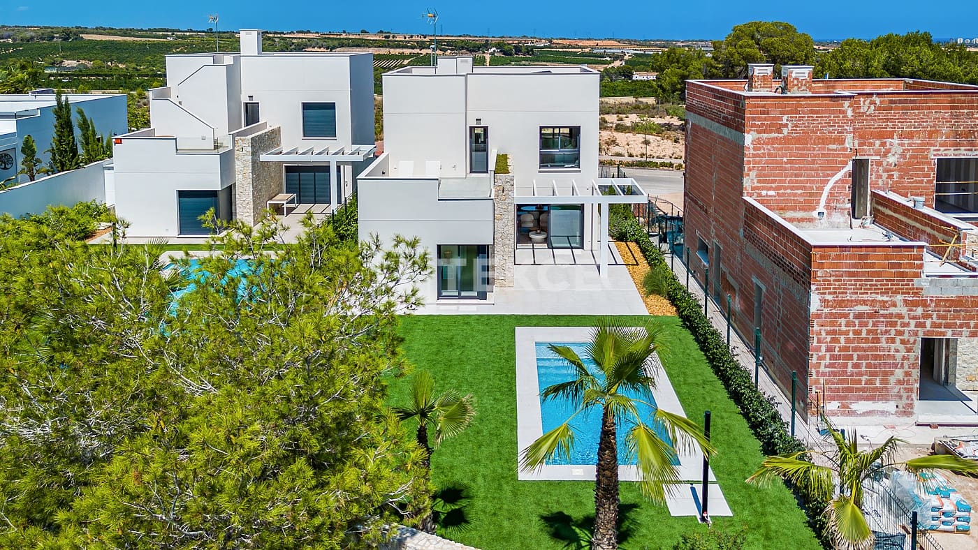 3 slaapkamer Villa te koop in Pinar de Campoverde met zwembad - € 698.000 (Ref: 8965715)