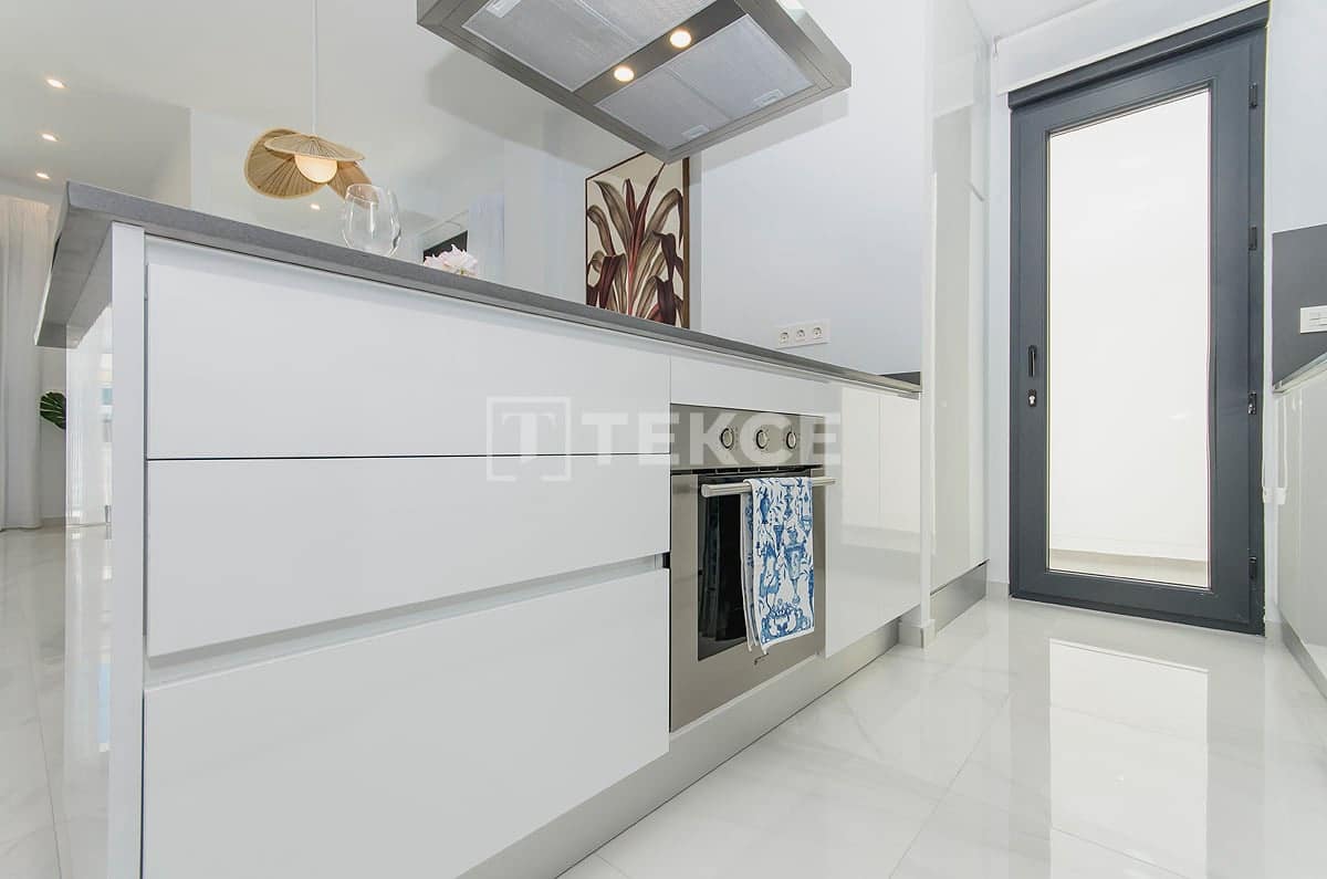 3 bedroom Villa for sale in Bigastro with pool - € 385,000 (Ref: 8965716)