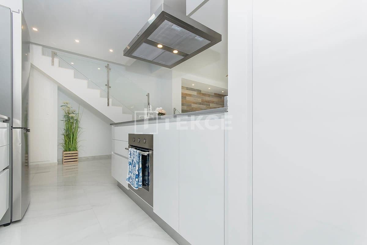 3 bedroom Villa for sale in Bigastro with pool - € 385,000 (Ref: 8965716)