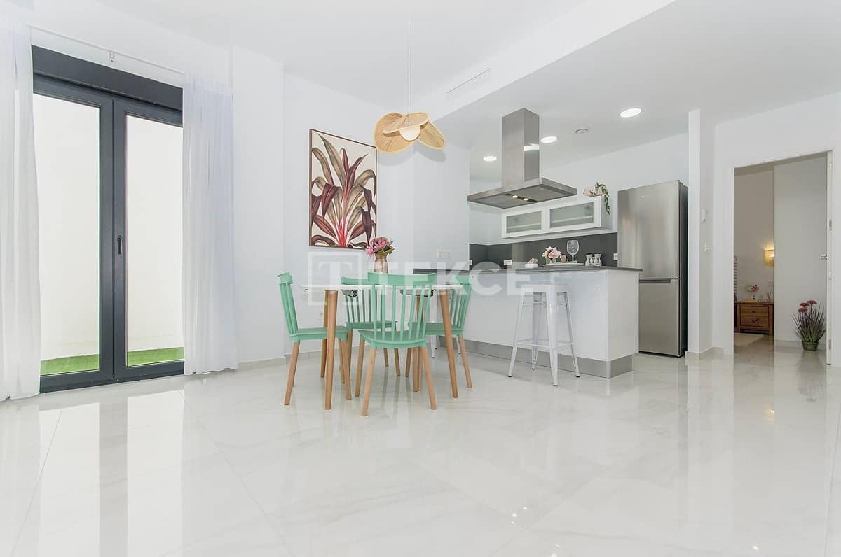 3 bedroom Villa for sale in Bigastro with pool - € 385,000 (Ref: 8965716)