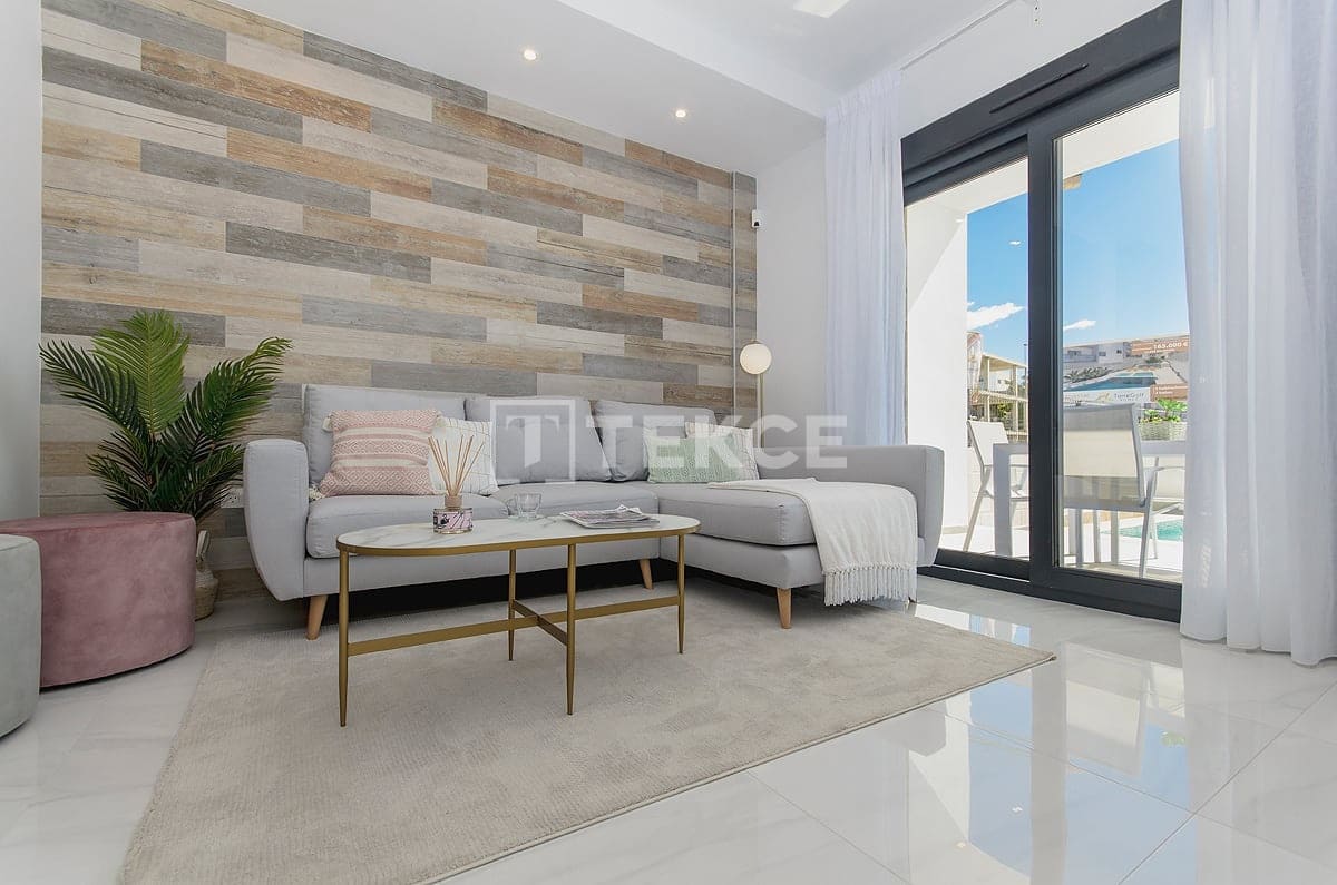 3 bedroom Villa for sale in Bigastro with pool - € 385,000 (Ref: 8965716)