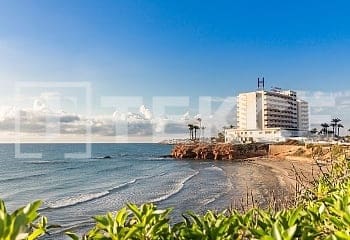 3 slaapkamer Villa te koop in La Zenia met zwembad - € 495.000 (Ref: 8965735)