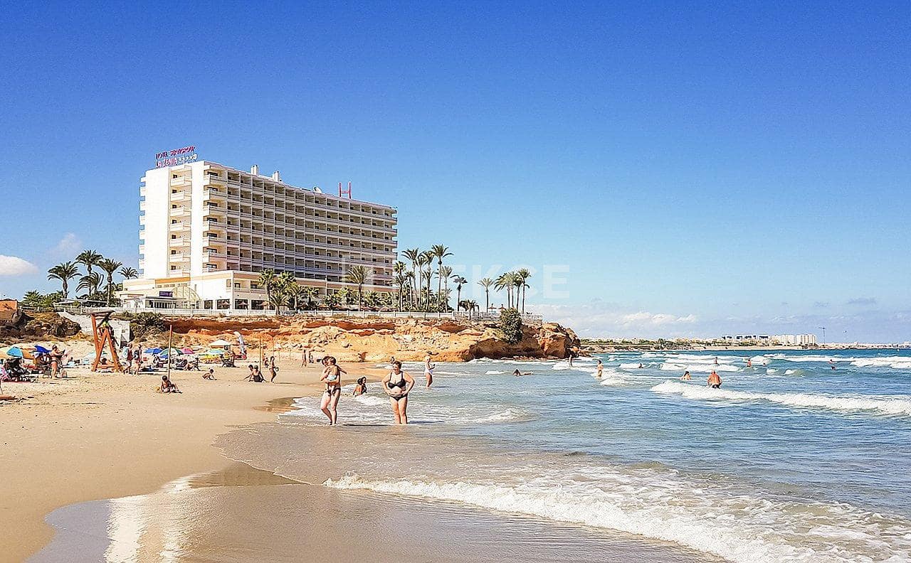 3 slaapkamer Villa te koop in La Zenia met zwembad - € 495.000 (Ref: 8965735)