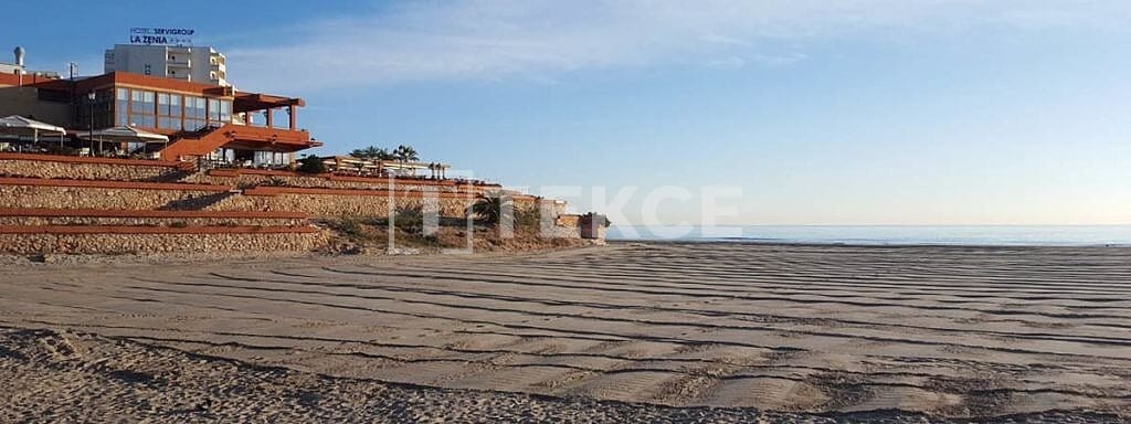 3 slaapkamer Villa te koop in La Zenia met zwembad - € 495.000 (Ref: 8965735)