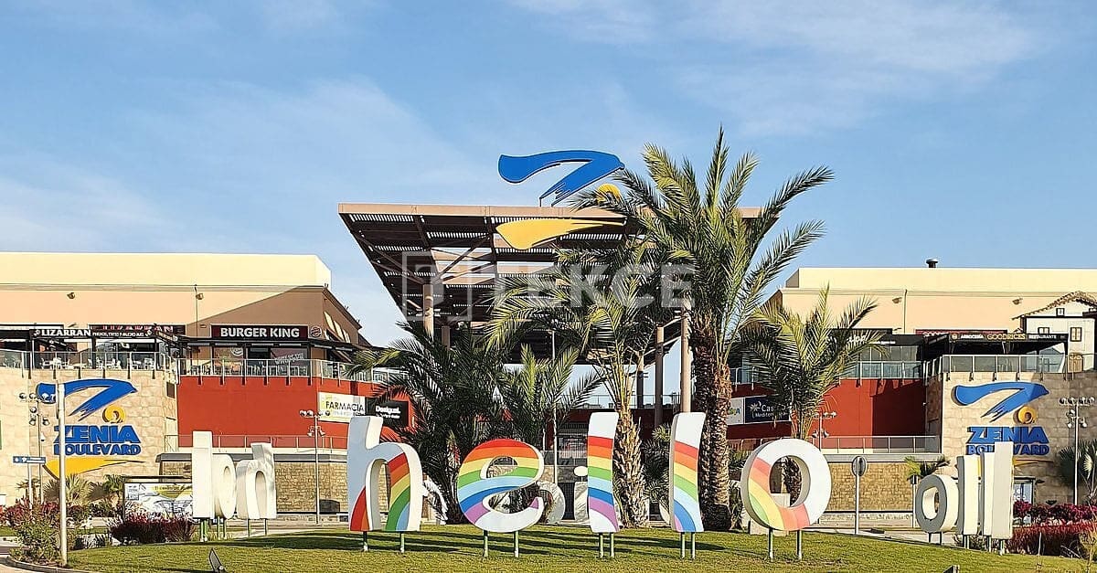 3 slaapkamer Villa te koop in La Zenia met zwembad - € 495.000 (Ref: 8965735)