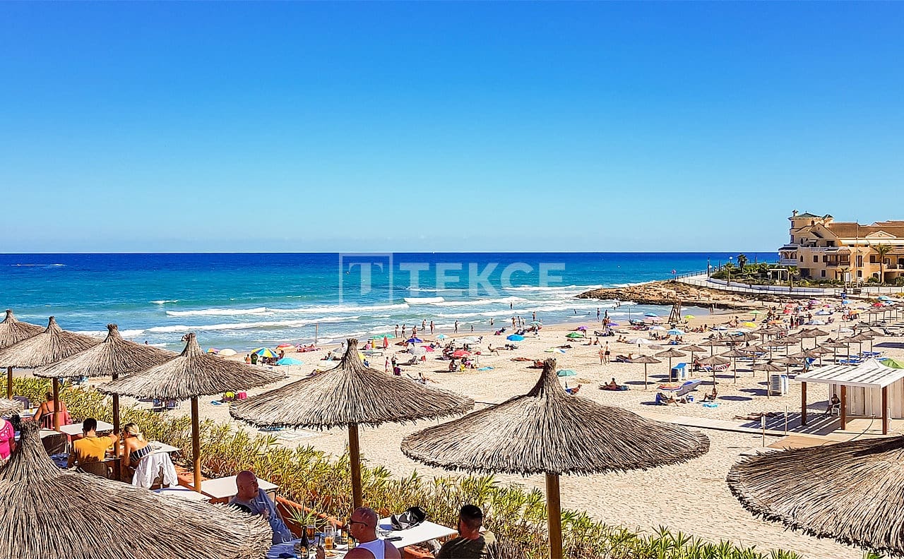 3 slaapkamer Villa te koop in La Zenia met zwembad - € 495.000 (Ref: 8965735)