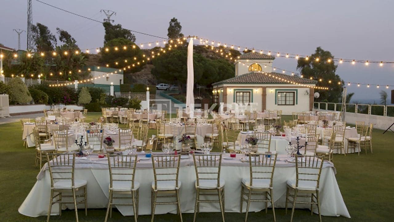 Kommersiell til salgs i Torrequebrada - € 8 500 000 (Ref: 8965772)