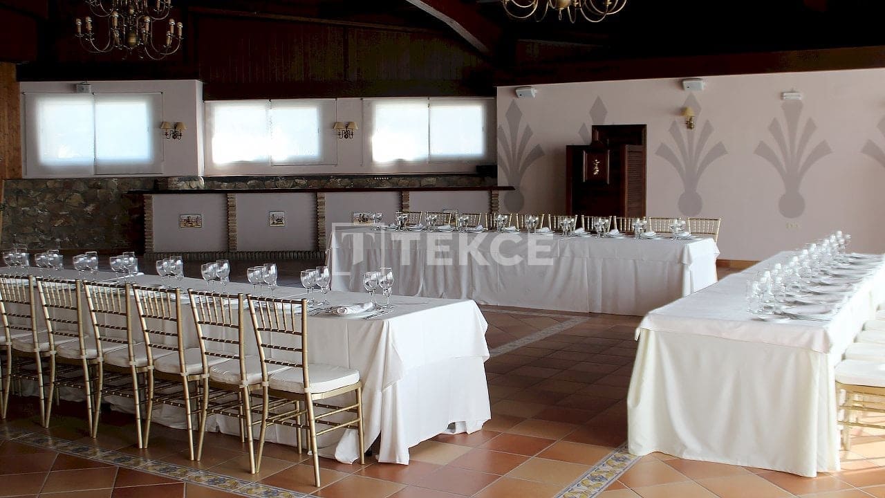 Kommersiell til salgs i Torrequebrada - € 8 500 000 (Ref: 8965772)