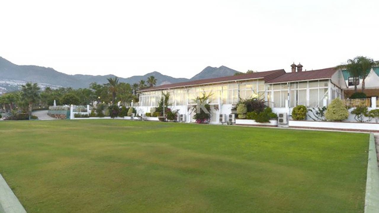 Kommersiell til salgs i Torrequebrada - € 8 500 000 (Ref: 8965772)