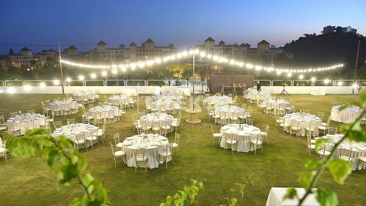 Kommersiell til salgs i Torrequebrada - € 8 500 000 (Ref: 8965772)